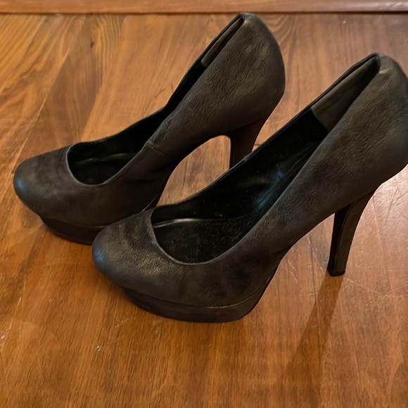 High heel gray-ish size 7M - Picture 2 of 6